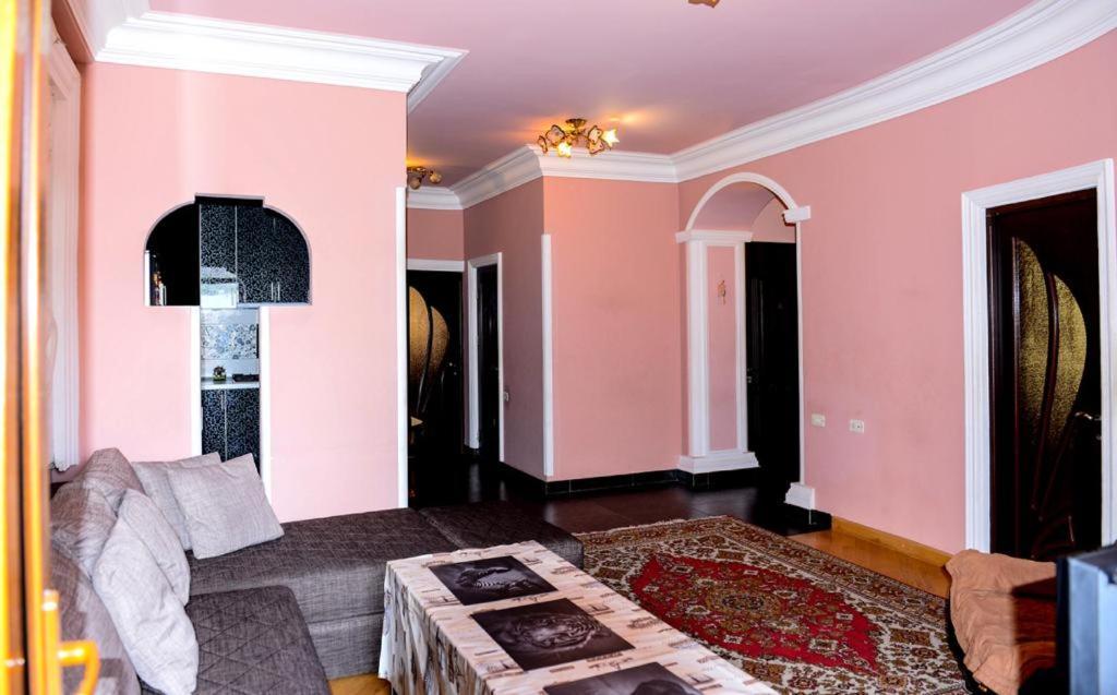 יירבאן Angel Apartments מראה חיצוני תמונה